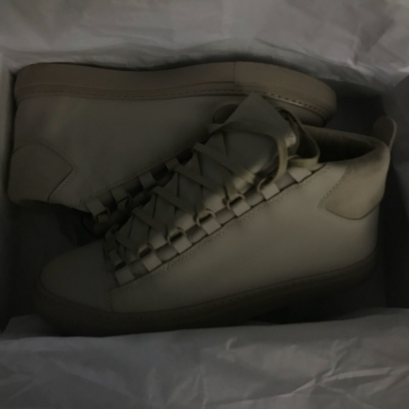 Balenciaga - Picture 1 of 4